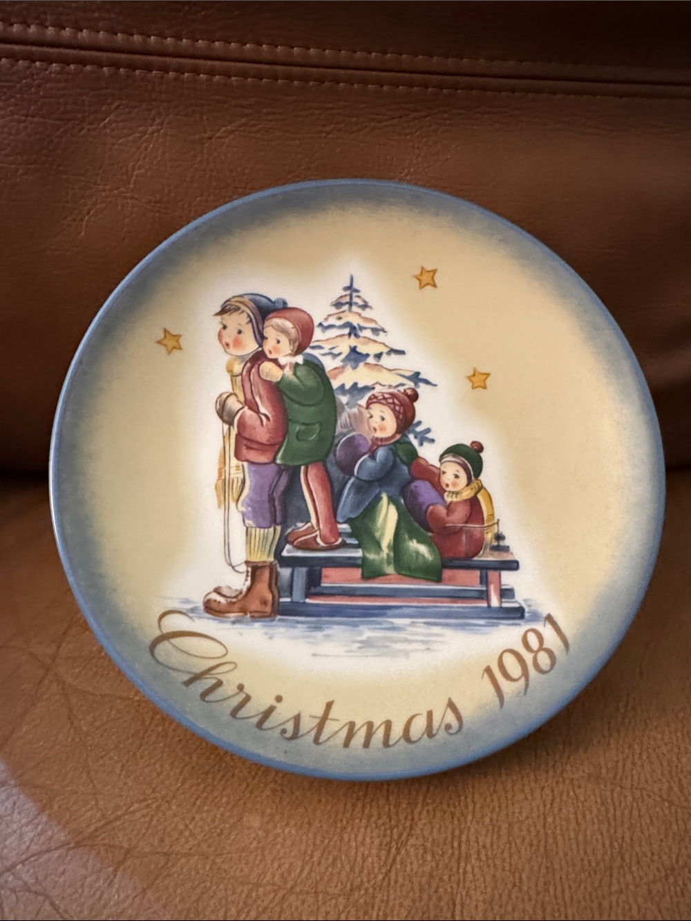 Hummel Christmas 1981 Collector Plate - Cream and Blue